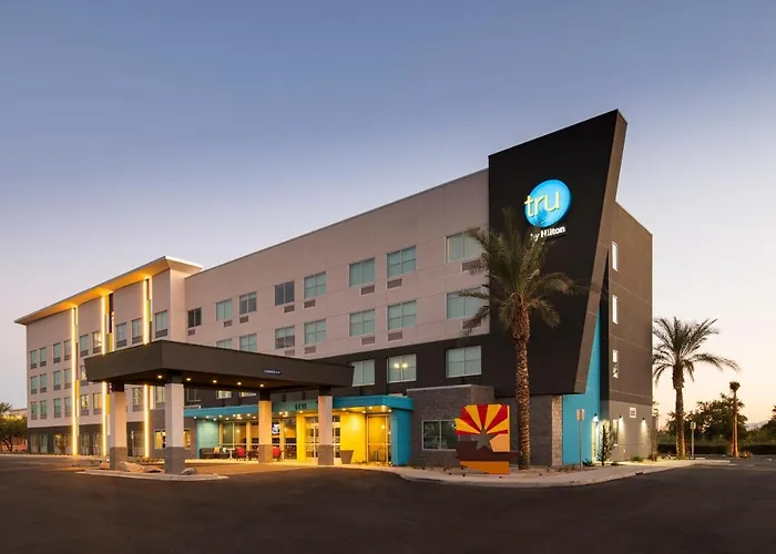 Tru By Hilton Phoenix Westgate Hotel