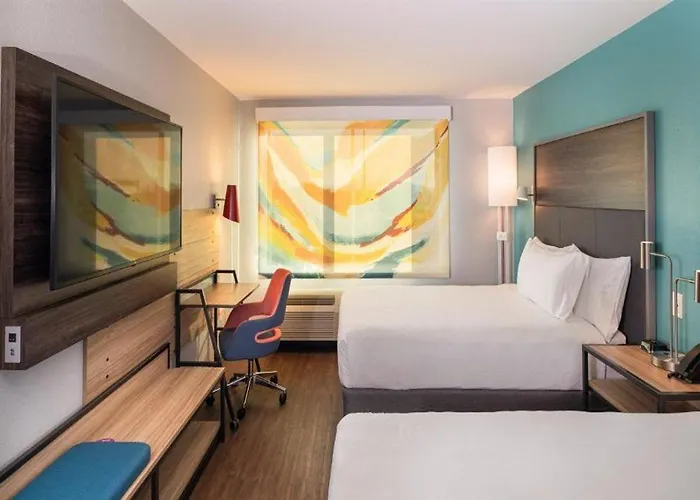 Tru By Hilton Phoenix Westgate 3*