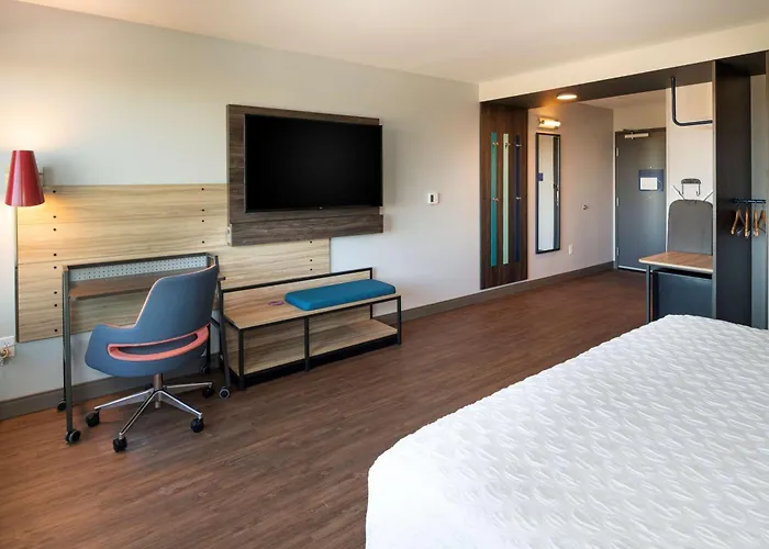 Tru By Hilton Phoenix Westgate 3*