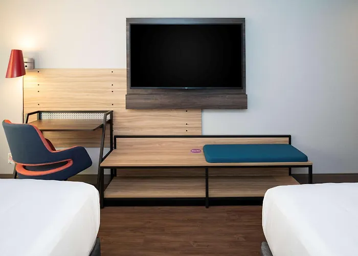 Tru By Hilton Phoenix Westgate Hotel 3*