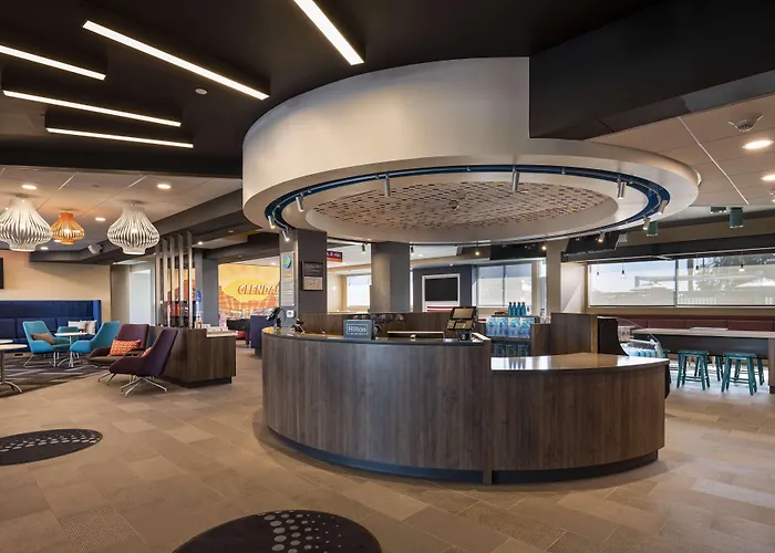 Tru By Hilton Phoenix Westgate Hotel