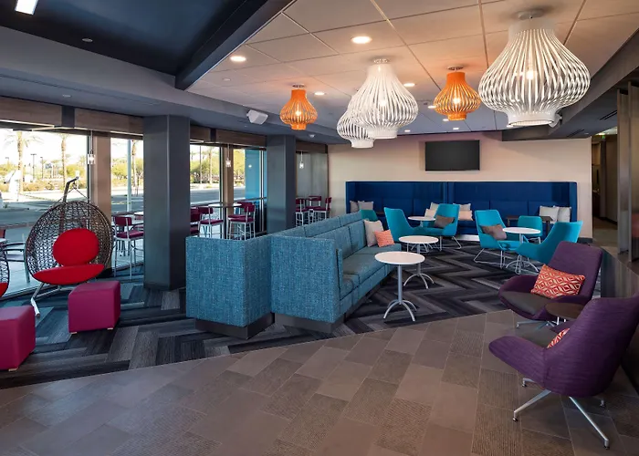 Hotel Tru By Hilton Phoenix Westgate 3*