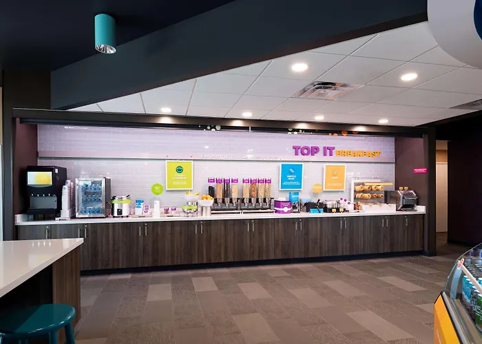 Hotel Tru By Hilton Phoenix Westgate 3*