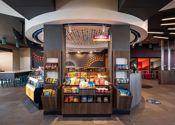 Tru By Hilton Phoenix Westgate Hotel