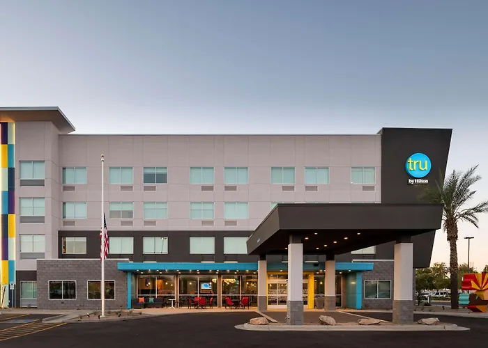 Tru By Hilton Phoenix Westgate Hotel 3*