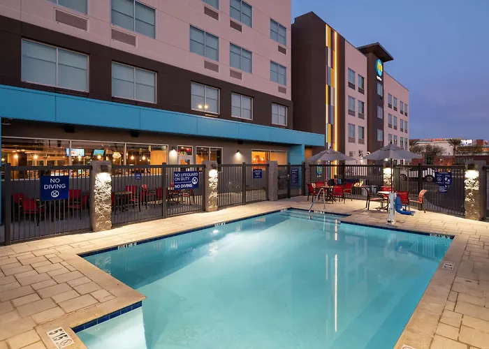 Tru By Hilton Phoenix Westgate
