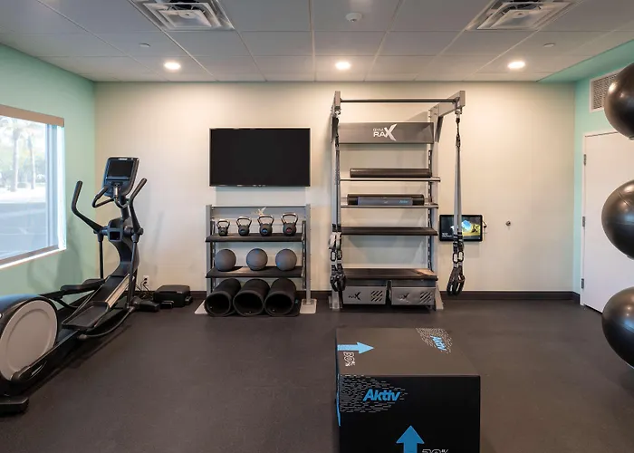 Tru By Hilton Phoenix Westgate 3*