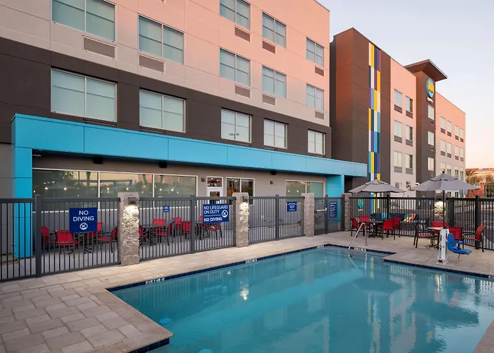 Tru By Hilton Phoenix Westgate Hotel Glendale