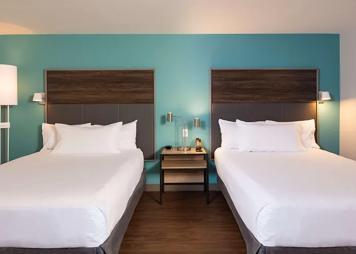 Tru By Hilton Phoenix Westgate Hotel